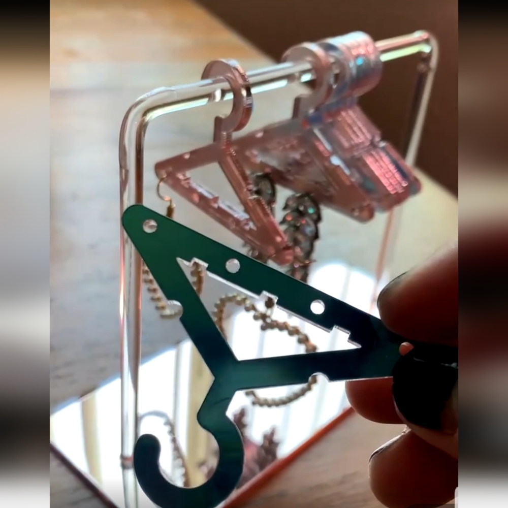 - Acrylic Creative Earring Display Stand - Pink - Picture 6 of 14